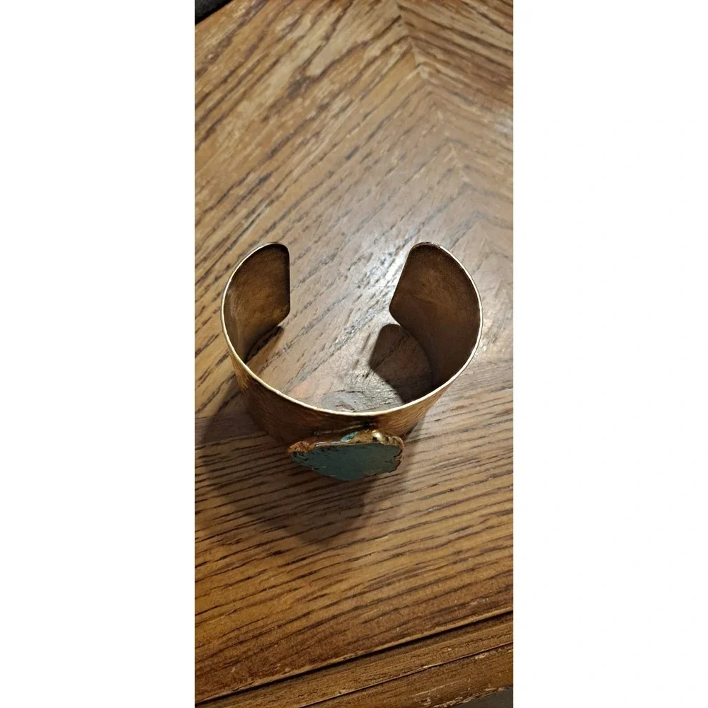 HAMMERED CUFF BRACELET WITH LARGE‎ POLISHED TURQUOISE AGATE SLAB